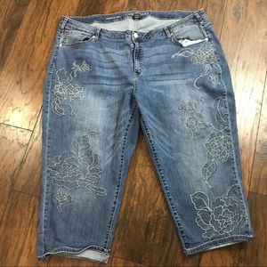 Lane Bryant Jeans Floral cropped capris 26